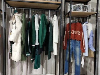 图 广州新款品牌女装统衣服饰品牌齐全 广州服装 鞋帽 箱包